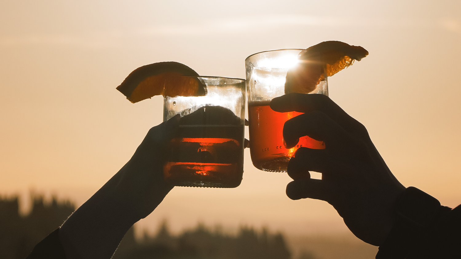 Lucido o Satinato? Amarzo trasforma la tua tavola in un’opera d’arte!