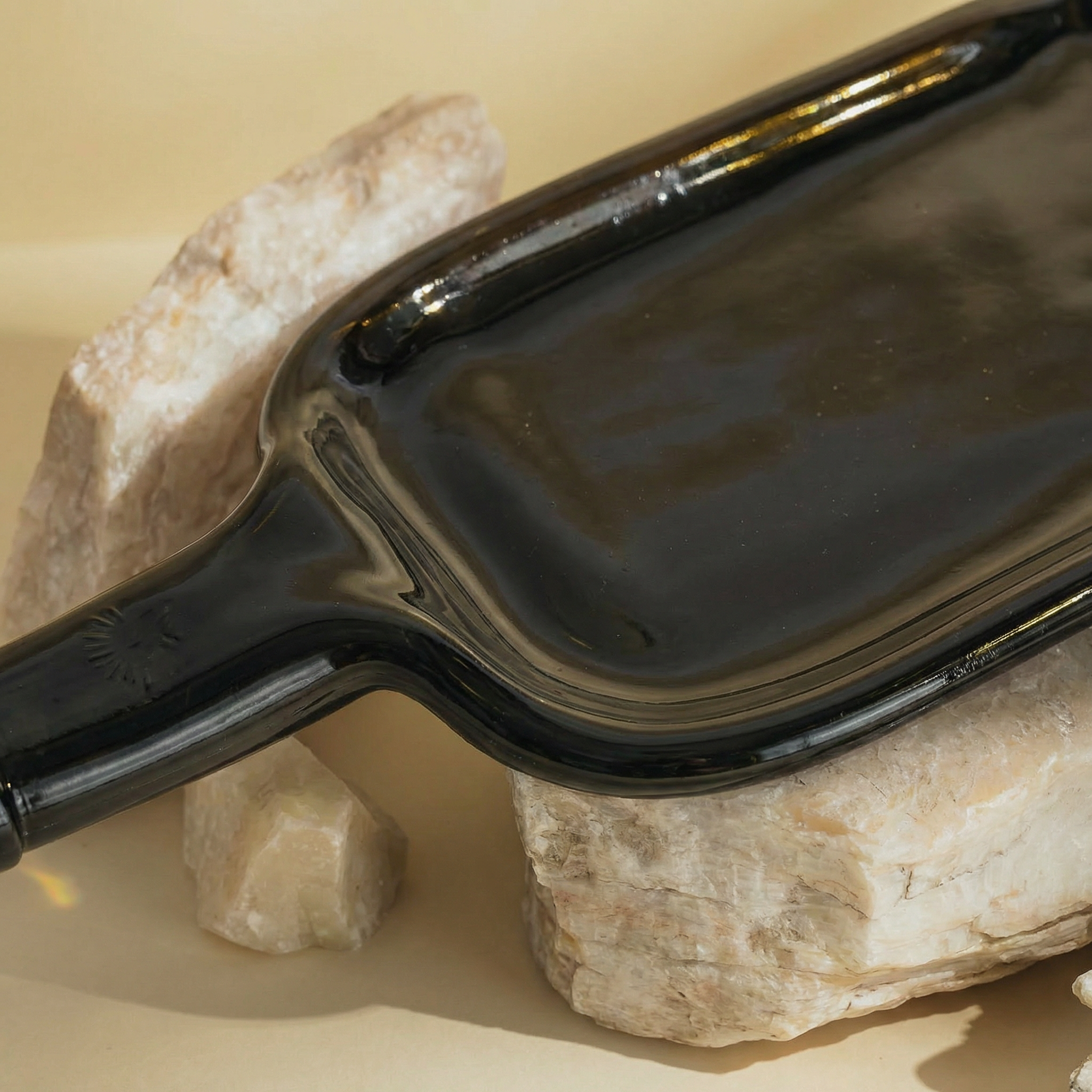 Vassoio | Bottiglia di vino schiacciata