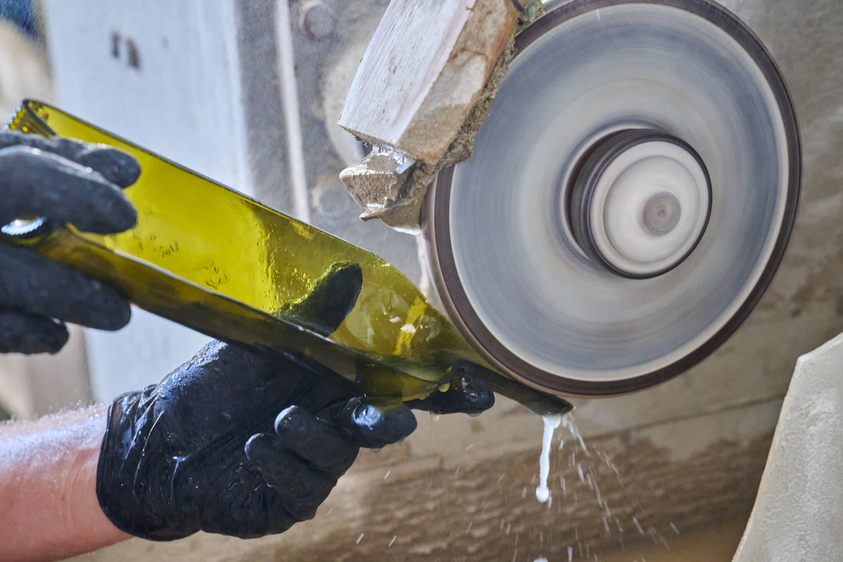 Lavorazione bottiglia di vetro