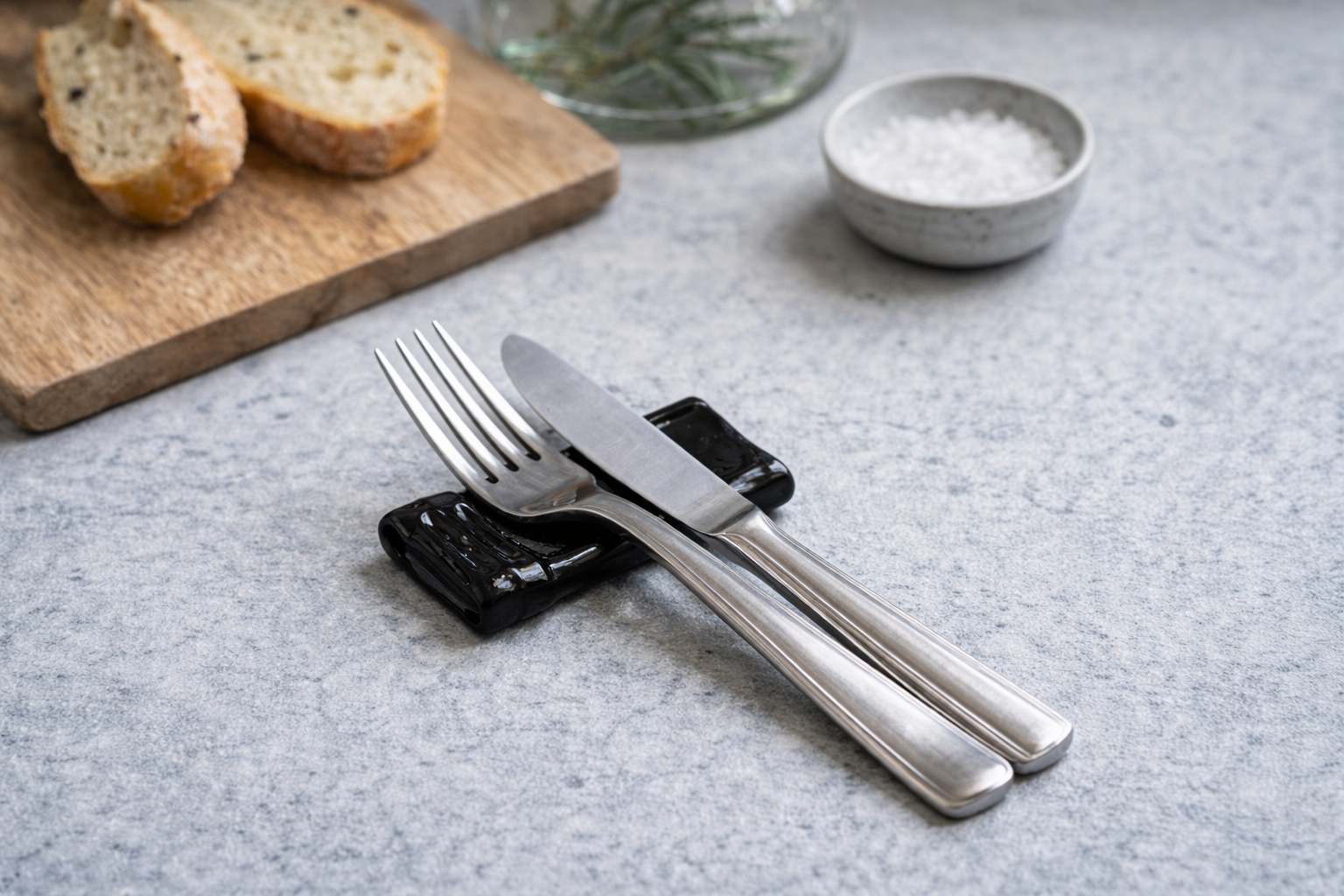 Crushed cutlery rest